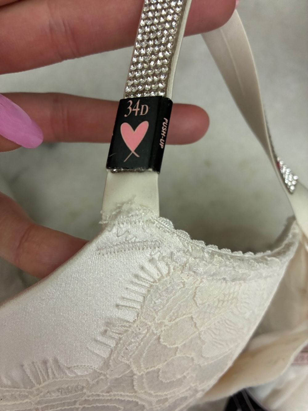 Victoria’s Secret bombshell bra - Picture 4 of 15